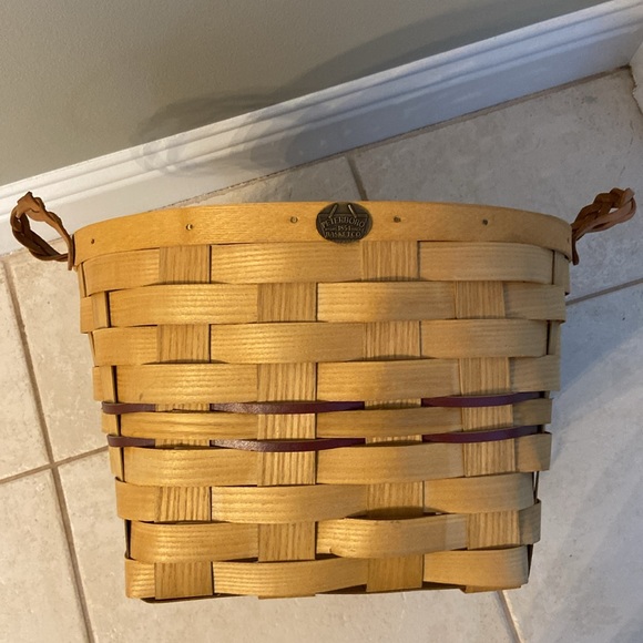 Peterboro VTG Basket w/ Handles, Removable Washable Lining & Wrought Iron Stand - Picture 12 of 15